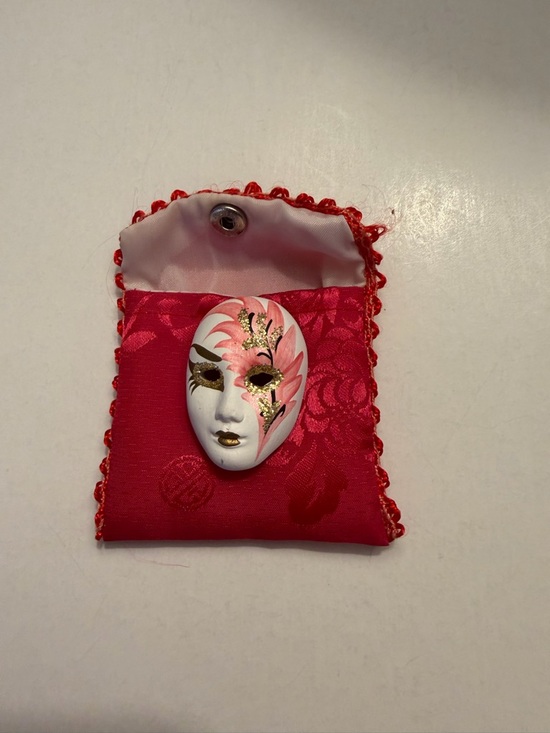 Accessories - Hand-Painted Venetian Mini Mask Brooch in Pink and Gold